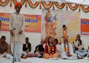 हिंदू सम्मेलन को संबोधित करते विनायकराव देशपांडे।