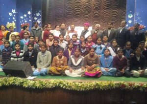 शिक्षा राज्यमंत्राी प्रो. वासुदेव देवनानी जवाहर रंगमंच पर गार्गी पुरस्कार प्राप्त प्रतिभाशाली छात्राओं को पुरस्कृत करते हुए