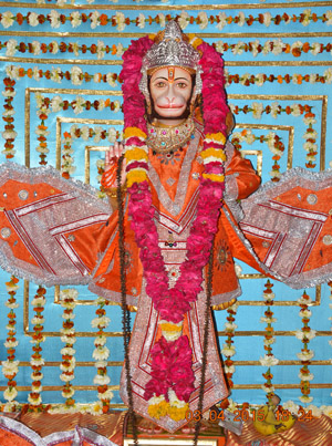 शहर के विभिन्न मंदिरों में सजी हनुमान जी की प्रतिमाएं, फोटो सुमन प्रजापति