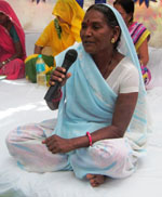 सम्बोधित करती ग्यारसी बाई सहरिया