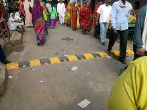 कदम कदम पर लगाये स्पीड बेर्कर