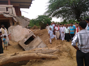 badh prbhavit ilake ka jayja lete shrimali samaj ke rashtriy adhyksh