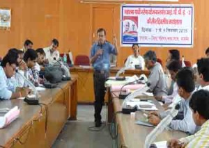 आईपीपीई प्रोजेक्ट के तहत जिला परिषद सभागार में प्रशिक्षण प्राप्त करते हुए तकनीकी अधिकारी।
