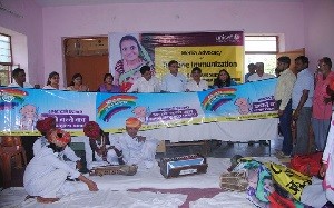 माही डेम रोड़ स्थित उप स्वास्थ्य केन्द्र बड़वी पर यूनिसेफ एवं लोक संवाद संस्थान के सौजन्य से आयोजित जिला स्तरीय कार्यशाला में विधायक धनसिंह रावत संबोधित करते हुए, दूसरे चित्र में बच्चे हाथ उठाकर स्वास्थ्य चेतना का संकल्प लेते हुए, तीसरे चित्र में कार्यशाला में युनीसेफ द्वारा तैयार की गई विशेष कैनोपी का अवलोकन करते हुए विधायक धनसिंह रावत व अन्तिम चित्र में सीएमएचओ को युनीसेफ की प्रतिनिधि अपूर्वा चतुर्वेदी कैनोपी भेंट करते हुए।- दीपक भारत श्रीमाल