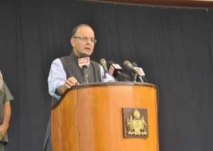 केन्द्रीय वित्त मंत्राी श्री अरूण जेटली अजमेर के मेयो काॅलेज गल्र्स स्कूल के पुरस्कार वितरण  वार्षिक पुरस्कार वितरण समारोह को संबोधित करते हुए।