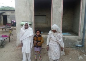 अजमेर जिले की नसीराबाद तहसील की छोटी सी ढाणी अजबा का बाडिया की सास-बहू द्वारा परिवार के साथ श्रमदान से निर्मित पक्के शौचालय