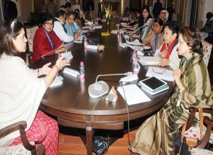 नई दिल्ली में शनिवार को राज्यों के महिला एवं बाल विकास मंत्रियों के एक दिवसीय सम्मेलन में भाग लेती राजस्थान की महिला एवं बाल विकास राज्यमंत्राी (स्वतंत्रा प्रभार)श्रीमती अनिता भदेल। बैठक में केन्द्रीय महिला एवं बाल विकास मंत्राी श्रीमती मेनका गांधी भी मौजूद थी। 