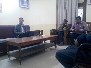 उपखण्ड अधिकारी श्री आशीष गुप्ता डाक बंगला में विभागीय समीक्षा बैठक एवं उपखण्ड स्तरीय  जन अभाव अभियोग व सतर्कता समिति की बैठक लेते हुए। 
