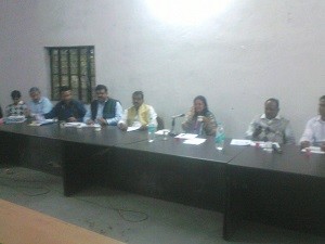 केकड़ी में जनसुनवाई करते हुए जिला कलक्टर डॉ. आरूषी मलिक एवं स्थानीय विधायक श्री शत्राुघ्न गौतम 