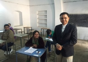 राजस्थान लोक सेवा आयोग के अध्यक्ष डॉ. ललित के. पंवार राजकीय केन्द्रीय बालिका उच्च माध्यमिक विद्यालय, अजमेर स्थित परीक्षा केन्द्र का आकस्मिक निरीक्षण करते हुए।