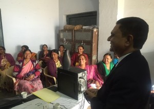 अजमेर, 19 फरवरी। राजस्थान लोक सेवा आयोग के अध्यक्ष डॉ. ललित के. पंवार ने स्कूल के प्रधानाचार्यों से कहा कि वे उनकी स्कूल में अध्ययन कर रहे विद्यार्थियों में लीडरशिप के गुण विकसित करें जिससे वे अपना भविष्य तो बनायें ही साथ ही समाज को भी दिशा दे सकें। 	डॉ. पंवार आज अपरान्ह राजकीय केन्द्रीय बालिका उच्च माध्यमिक विद्यालय में राष्ट्रीय माध्यमिक शिक्षा अभियान के तहत चल रही चार दिवसीय प्रधानाचार्य लीडरशिप कार्यशाला को संबोधित कर रहे थे। उन्होंने कहा कि प्रधानाचार्य यदि संकल्प ले लें तो पूरी स्कूल का तो वातावरण शिक्षामय रहता ही है साथ ही यहां अध्ययन करने वाले बच्चों को आगे बढ़कर अपने जीवन में कुछ करने की लालसा जागृत होती है। वे स्कूल के अध्यापकों के साथ निरन्तर संवाद तो रखते ही हैं साथ ही विद्यार्थियों के साथ भी उनका लगातार संवाद होना चाहिए इससे विद्यार्थी अपनी शंकाओं को उनके सम्मुख रख सकें। डॉ. पंवार ने यह भी कहा कि विद्यार्थी जीवन ही ऐसा समय है जहां से उसके जीवन की नींव शुरू होती है और उसे अपने जीवन को संवारने का मौका मिलता है। कार्यशाला के संदर्भ अधिकारी उमाशंकर शर्मा ने बताया कि इस कार्यशाला में अजमेर जिले की 50 आदर्श तथा मॉडल स्कूल के प्रधानाचार्य भाग ले रहे हैं जो इस अवधि में उन सभी विषयों पर चर्चा करेंगें जिससे उनकी स्कूल निजी स्कूलों की तुलना में विद्यार्थियों को अच्छा वातावरण व सुविधाएं उपलब्ध कराकर स्कूल को आदर्श रूप दे सकें।