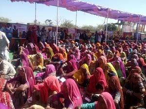 सिंघावल में जन सुनवाई के दौरान उमड़ी भीड़