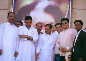 अजमेर शहर कांग्रेस द्वारा विधुत विभागो के निजीकरण के विरोध में भाजपा सरकार के विरुद्ध रली को रवाना करते प्रभारी कुलदीप राजावत जी शहर अध्यक्छ विजय जेन जी । अधिवक्ता के.सी.जोनवाल