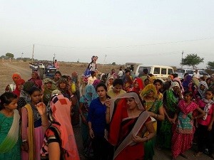 बारात में षामिल श्रद्धालू