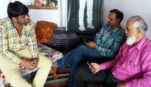 जैविक खेती के लिए विशेषज्ञों से चर्चा करते हुए