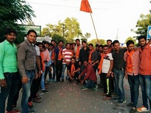 उदयपुर में आतिशबाज़ी कर ख़ुशी मनाते विद्यार्थी परिषद् के कार्यकर्त्ता 