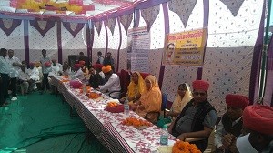 जवाजा ब्लॉक के बामनहेडा ग्राम के अटल सेवा केन्द्र पर आयोजित पं.दीनदयाल उपाध्याय जनकल्याण पंचायत शिविर में मंचासीन जवाजा प्रधान श्रीमती गायत्रा देवी रावत व अन्य जनप्रतिनिधि एवं अधिकारीगण।