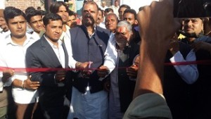 सड़क का लोकार्पण करते हुए सांसद सीपी जोशी ।लोकेश मेनारिया