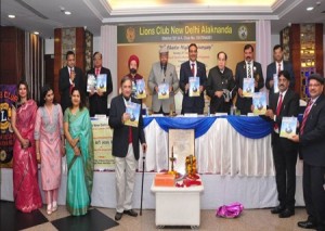 लायंस क्लब नई दिल्ली अलकनंदा की स्मारिका ‘रजत-प्रवाह’ का विमोचन करते हुए लायंस जिला के जनपदपाल लाॅयन बी. एम. शर्मा, साथ में हैं स्मारिका के संपादक लाॅयन ललित गर्ग एवं लाॅयन अरविंद शारदा।