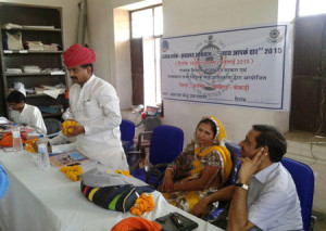 केकड़ी विधायक श्री शत्राुघ्न गौतम लसाडि़या ग्राम पंचायत मुख्यालय पर आयोजित न्याय आपके      द्वारा शिविर को संबोधित करते हुए