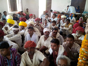 अजमेर जिले के केकड़ी उपखण्ड की ग्राम पंचायत लसाडि़या में आयोजित राजस्व लोक अदालत      में मौजूद ग्रामीण