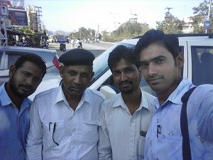 कार्यक्रम को लेकर जिला प्रमुख उदयपुर  से भेंट करती  आयोजक टीम।