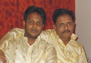 स्वर्गीय श्री अशोक जी लुनिया के साथ विनायक अशोक लुनिया का फाइल फोटो. 