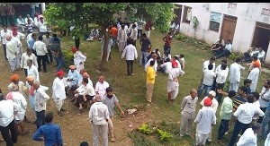 नामांकन भरने वाले प्रत्याशियों के साथ में उमड़े समाज जन का दृश्य  l. फोटो लोकेश मेनारिया