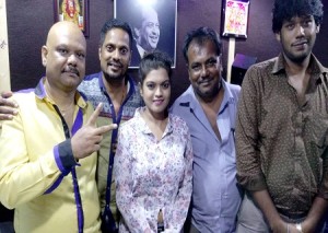 भोजपुरी फिल्-म ‘करब बियाह कचहरी में’ का भव्-य मुहूर्त मुंबई में संपन्-न (3)