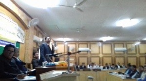 जिला परिषद के सभागार में रविवार को आयोजित विधिक चेतना कार्यक्रम में बोलते हुए अतिरिक्त जिला एवं सत्र न्यायाधीश संख्या सीकर नीरज कुमार भारद्वाज